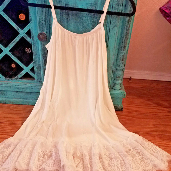 SIZE EXTENDER RUFFLE LACE HEM SLIP PLUS CAMI TOP - Picture 2 of 4